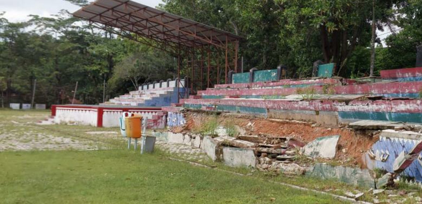 Lapangan Korpri Way Kanan yang Tak Terawat